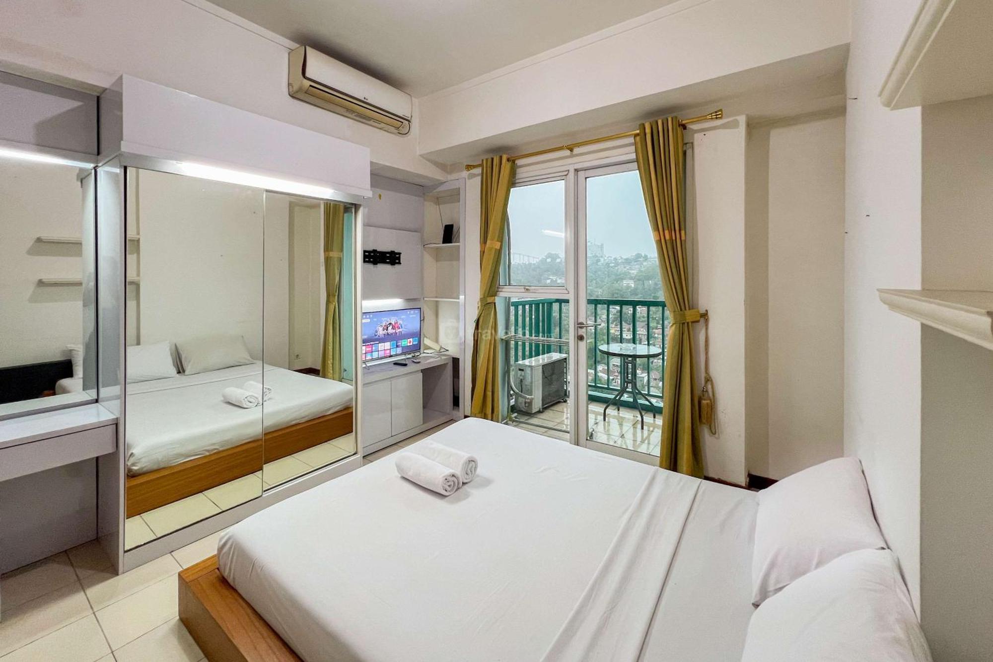 Apartemen Cozy 1br At Marbella Dago Pakar By Travelio