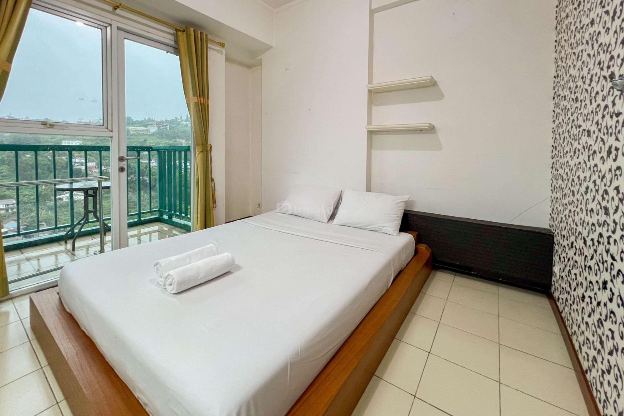 Apartemen Cozy 1br At Marbella Dago Pakar By Travelio