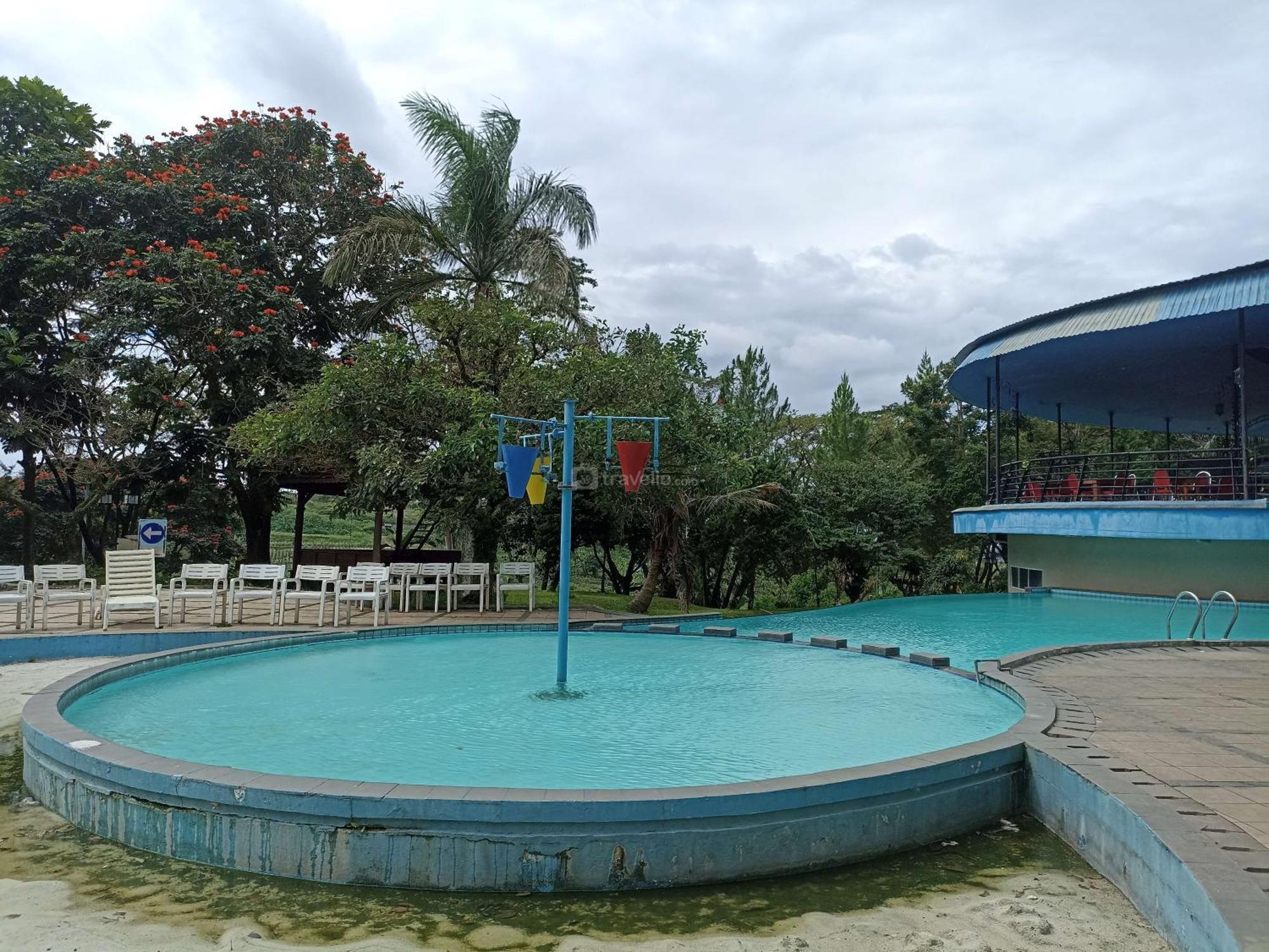 Cozy 1br At Marbella Dago Pakar By Travelio